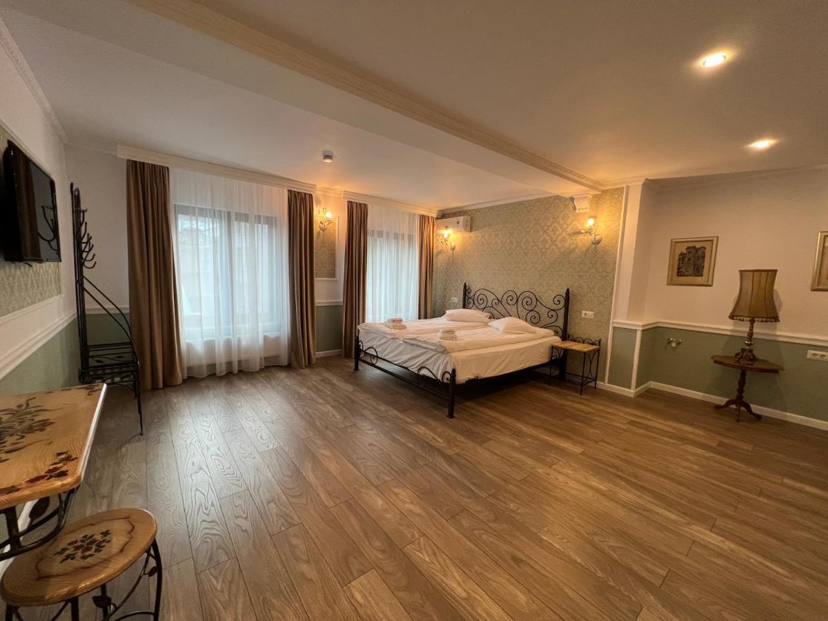 Hotel Boutique Cathedral Plaza Residences Room For Rent Downtown ブカレスト エクステリア 写真