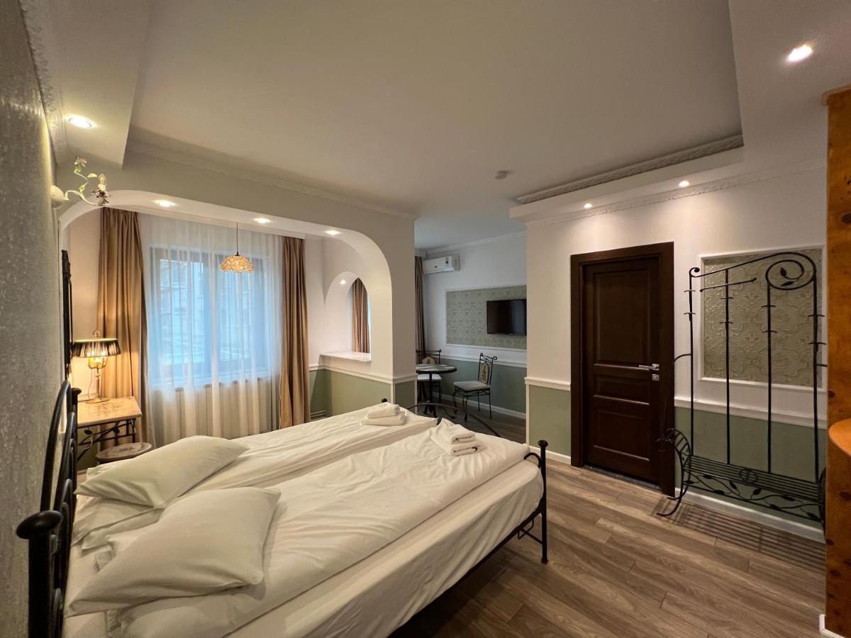 Hotel Boutique Cathedral Plaza Residences Room For Rent Downtown ブカレスト エクステリア 写真