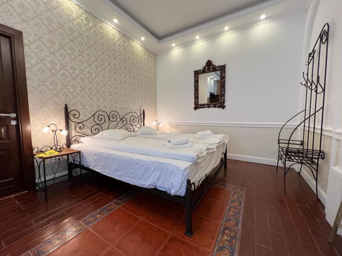Hotel Boutique Cathedral Plaza Residences Room For Rent Downtown ブカレスト エクステリア 写真