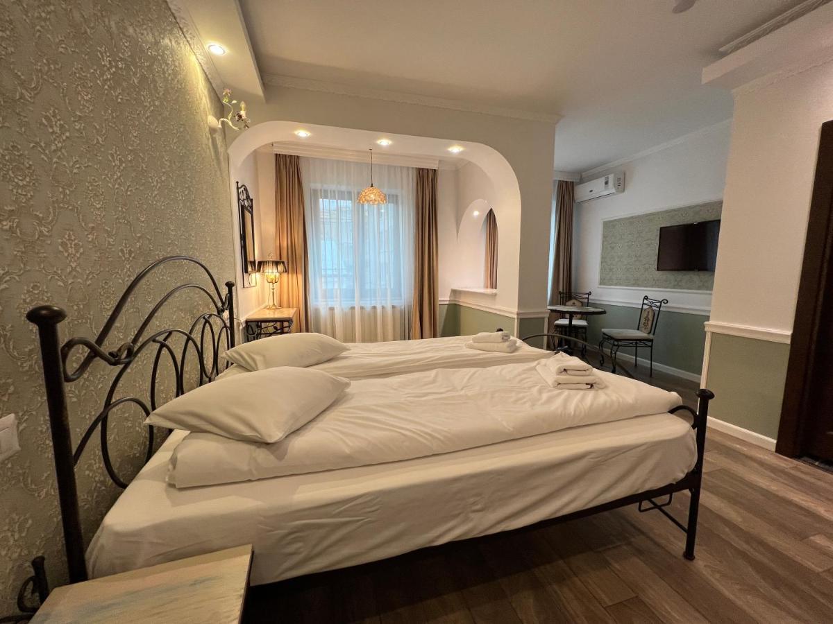 Hotel Boutique Cathedral Plaza Residences Room For Rent Downtown ブカレスト エクステリア 写真