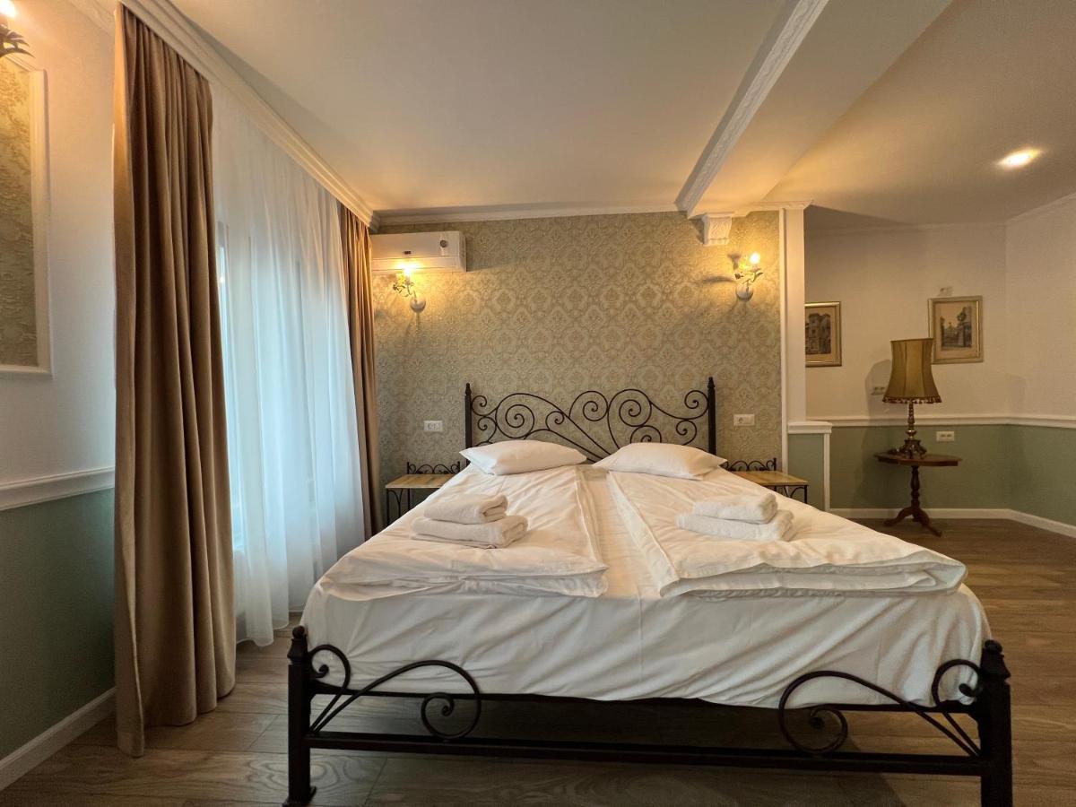 Hotel Boutique Cathedral Plaza Residences Room For Rent Downtown ブカレスト エクステリア 写真