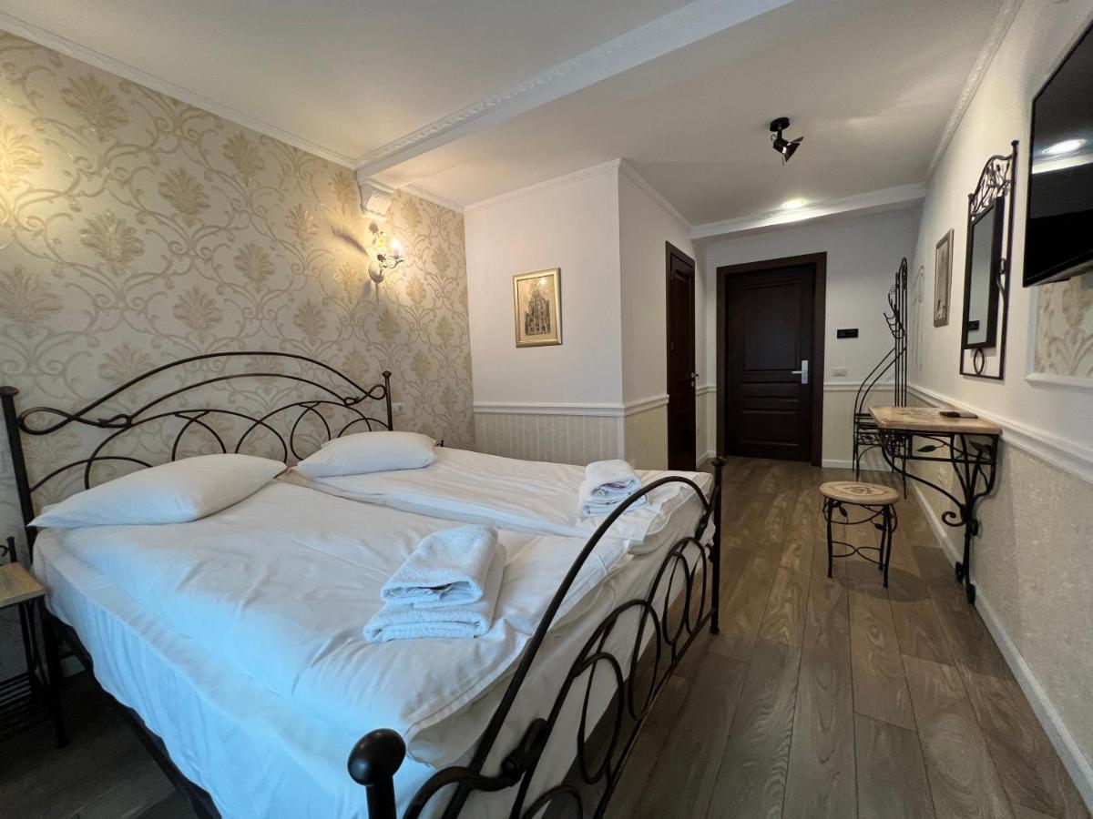 Hotel Boutique Cathedral Plaza Residences Room For Rent Downtown ブカレスト エクステリア 写真