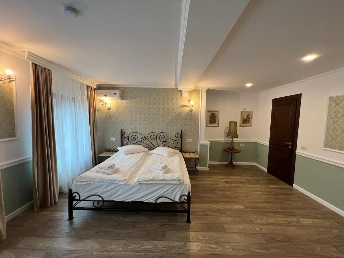 Hotel Boutique Cathedral Plaza Residences Room For Rent Downtown ブカレスト エクステリア 写真