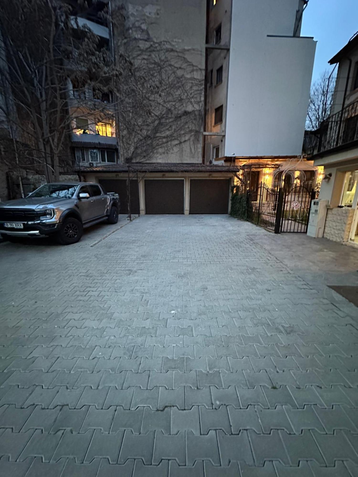 Hotel Boutique Cathedral Plaza Residences Room For Rent Downtown ブカレスト エクステリア 写真