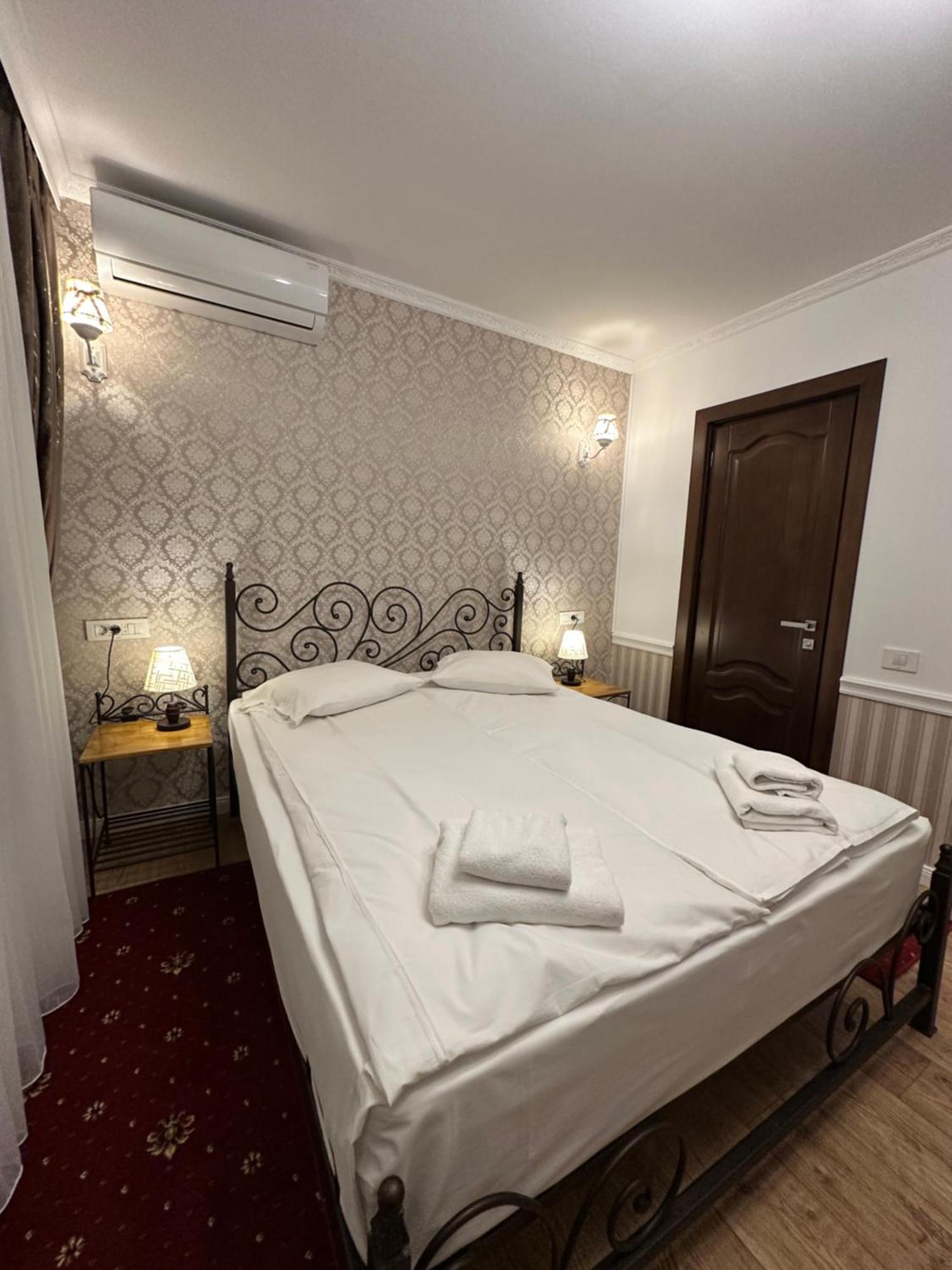 Hotel Boutique Cathedral Plaza Residences Room For Rent Downtown ブカレスト エクステリア 写真